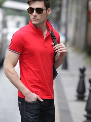 紅色T恤1男